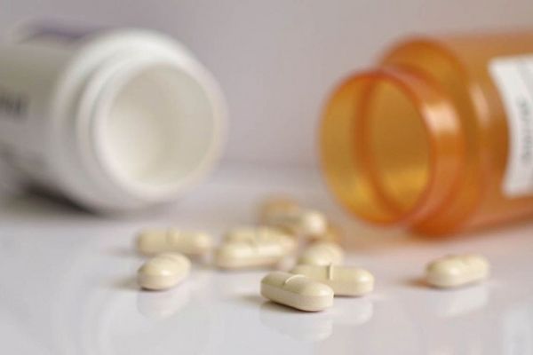 be-7-thang-tuoi - uong-kem-gi