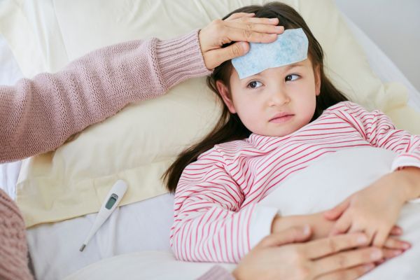 dieu-tri-viem-duong-ho-hap-tren-o-tre